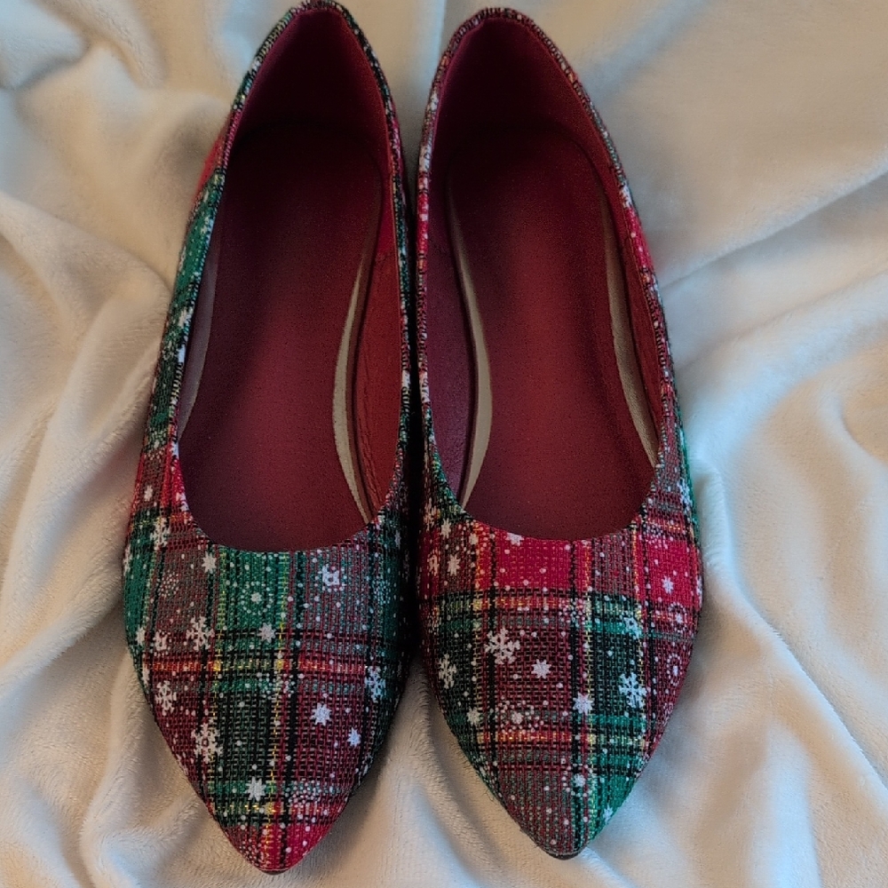 Womens Plaid Pointed Toe Flats - Red & Green